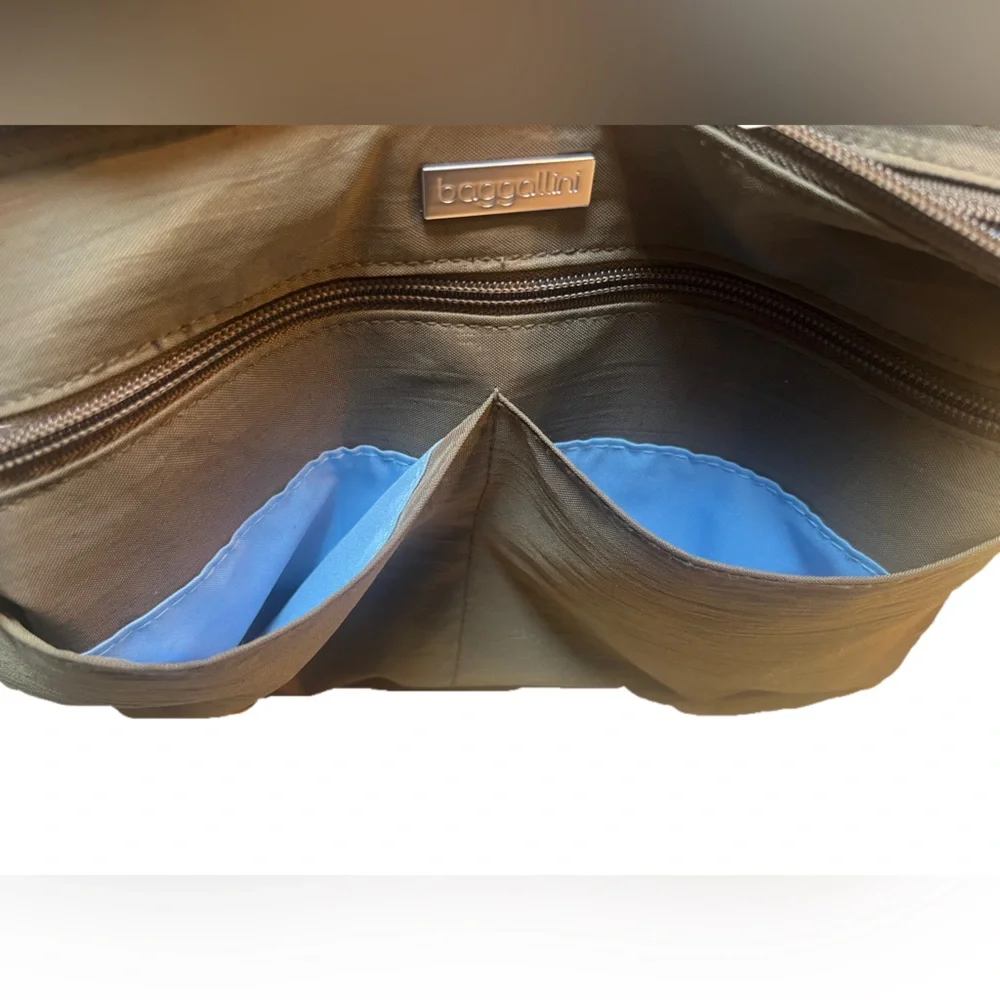 Baggallini Brown Messenger Bag